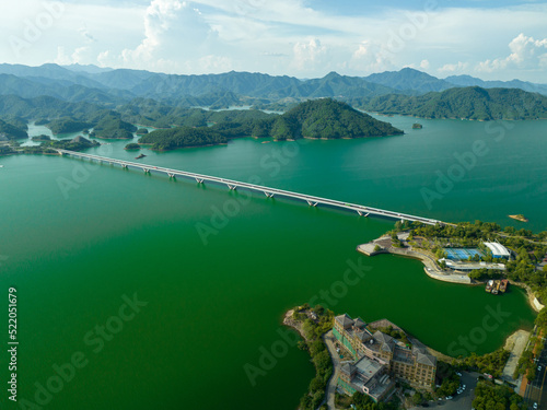 The Qiandao lake bridge in Hangzhou, China. © imphilip