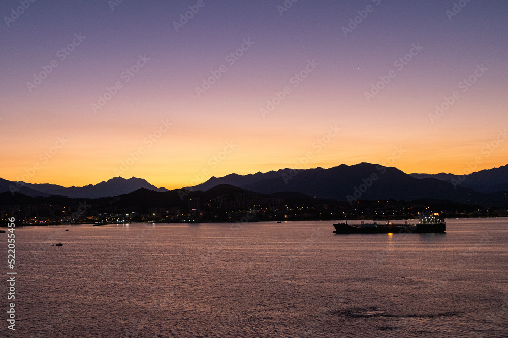 Φωτογραφία the city of Ajaccio in Corsica at sunrise