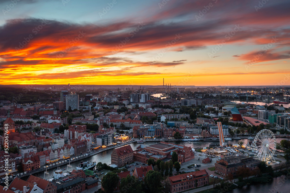 Fototapeta premium Beautiful architecture of the Main Town of Gdansk at sunset. Poland