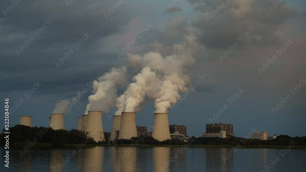 Kraftwerk Jänschwalde am Abend, Brandenburg, Deutschland Kraftwerk Jänschwalde am Abend, Brandenburg, Deutschland