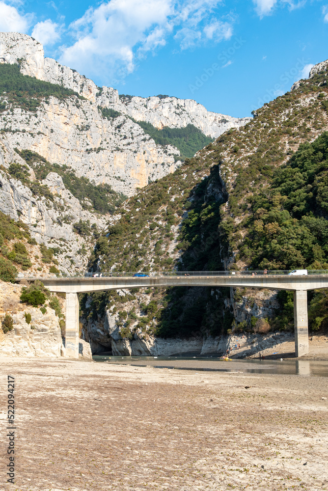 Sécheresse et manque d'eau dans le sud de la France Le lac de Sainte