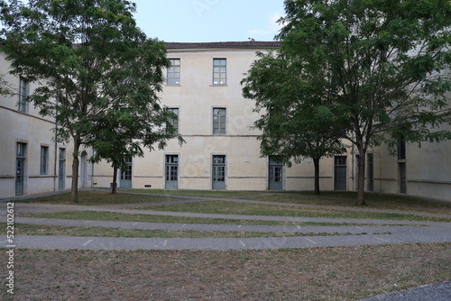 Le collège Léon Gambetta, vue de l'extérieur, ville de Cahors, département du Lot, France photo