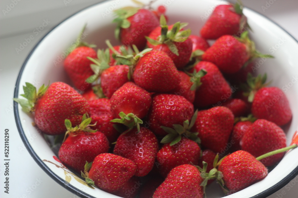 strawberries in a bowl strawberries in a bowl