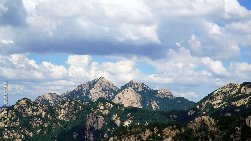 The view of Bukhansan Mountain in Skyline and Glamorous Cloud Performance
