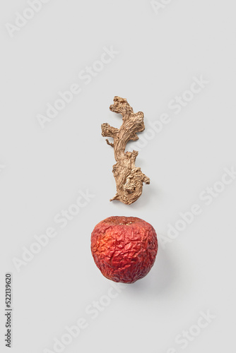 Shriveled apple and ginger photo