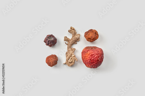 Shriveled red apples with dried ginger