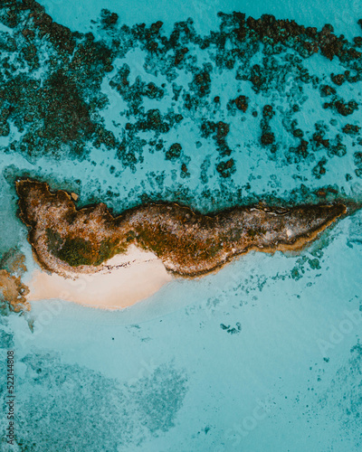 Obraz na plátně Secluded island in the bahamas with its own beach