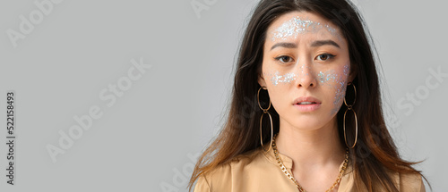 Elegant Asian woman with gl...