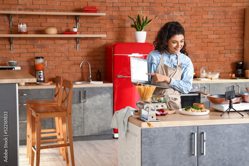 Young woman with laptop rec...
