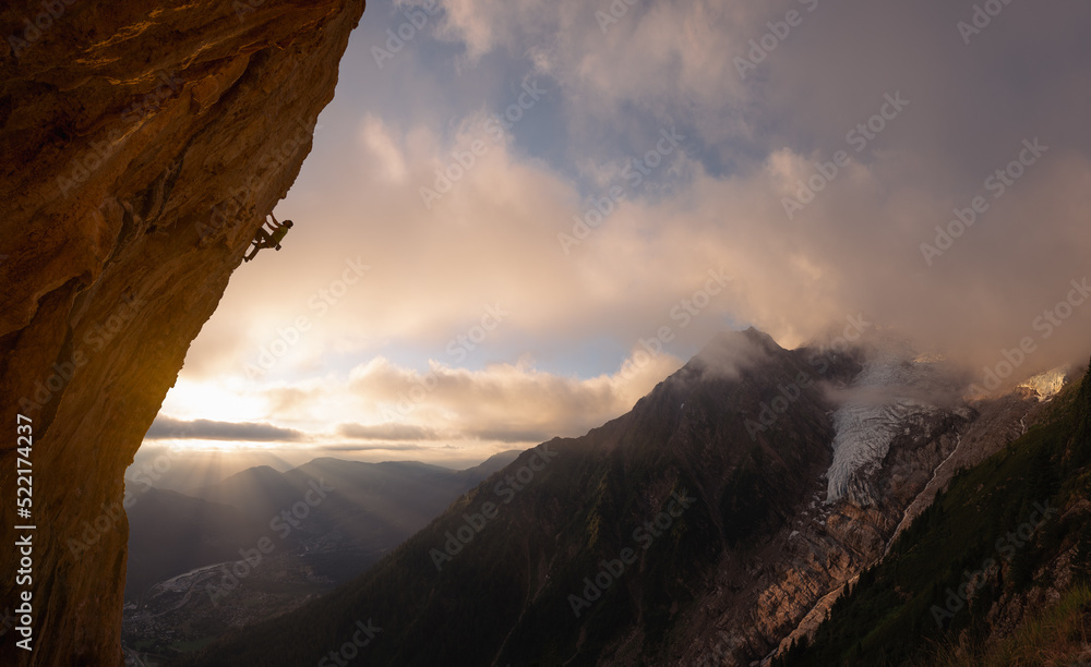 © Ibex.media/Stocksy - Strong climber
