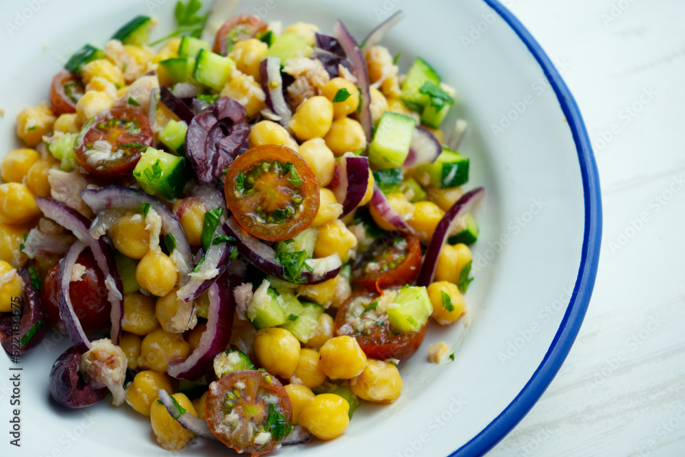 Chickpea salad with tomatoes and onions.