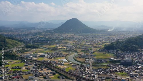 香川県坂出市上空 飯野山