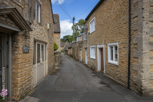 Houses in Bourton on the water, Engeland, gloucestershire, uk, great Brittain, streets,  © A
