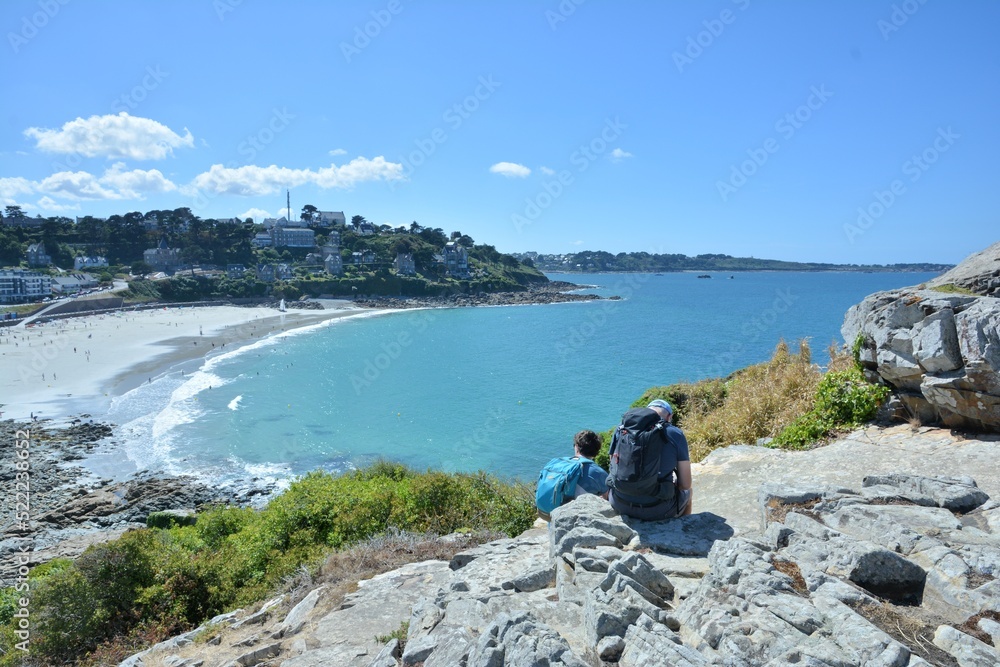 Fototapeta premium Couple watching the Trestrignel beach at Perros-Guirec in France