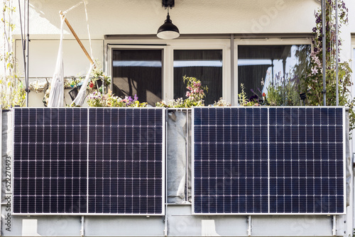 Foto Solar panels on Balcony of Apartment block