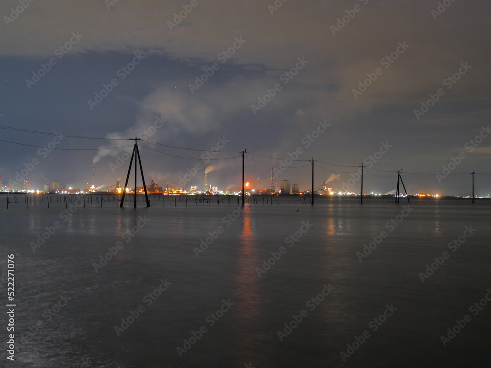 久津間海岸海中電柱と工場夜景