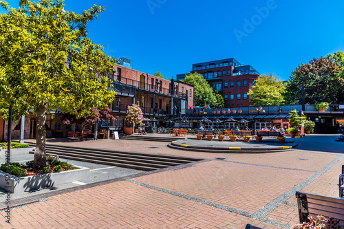 Fotografie A view across a quiet market square in Victoria British Colombia, Canada in summ
