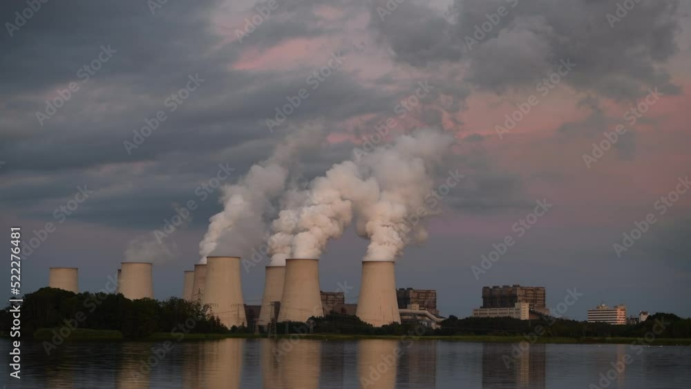 Kraftwerk Jänschwalde am Abend, Brandenburg, Deutschland Kraftwerk Jänschwalde am Abend, Brandenburg, Deutschland