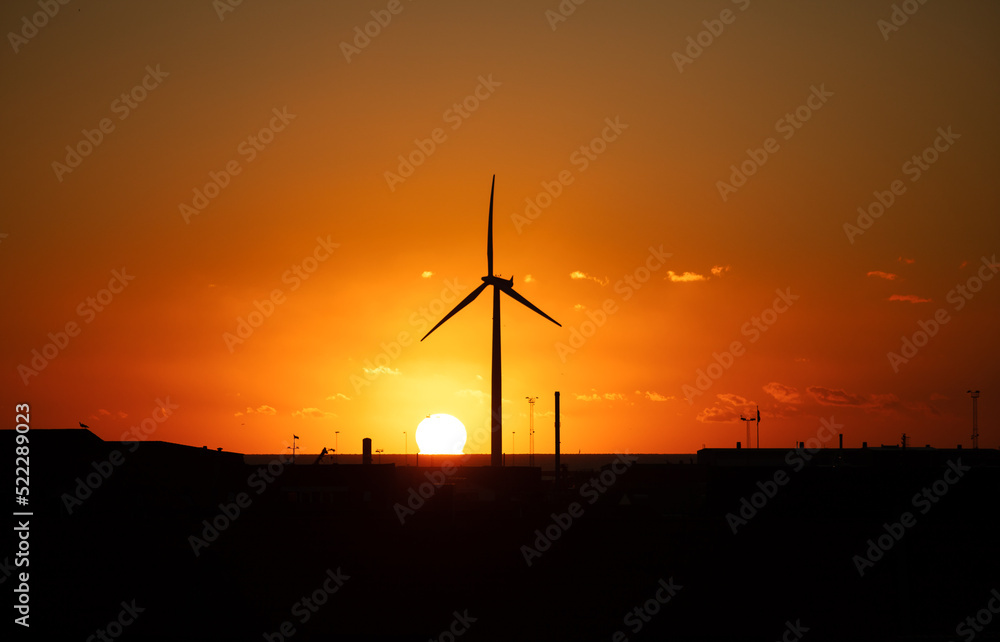 Obraz premium wind turbines at sunset