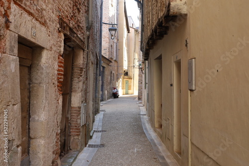 Rue typique  ville de Cahors  d  partement du Lot  France