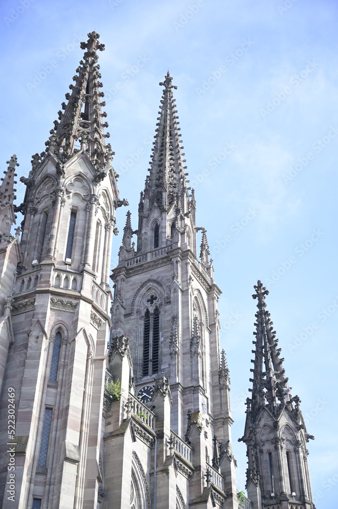 Les piques et la tour du Temple Saint-Étienne à Mulhouse. Les piques et la tour du Temple Saint-Étienne à Mulhouse.