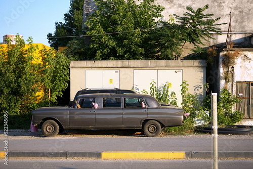 Fotografi Seltene deutsche Pullman Limousine der Sechzigerjahre als Rohkarosse am Straßenr