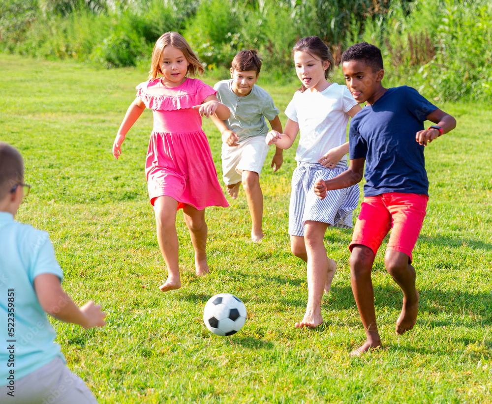 interactive-football-court-butter-labo