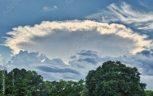 A dramatic round cloud and backlit sky that resemble an alien mothership UFO! фототапет