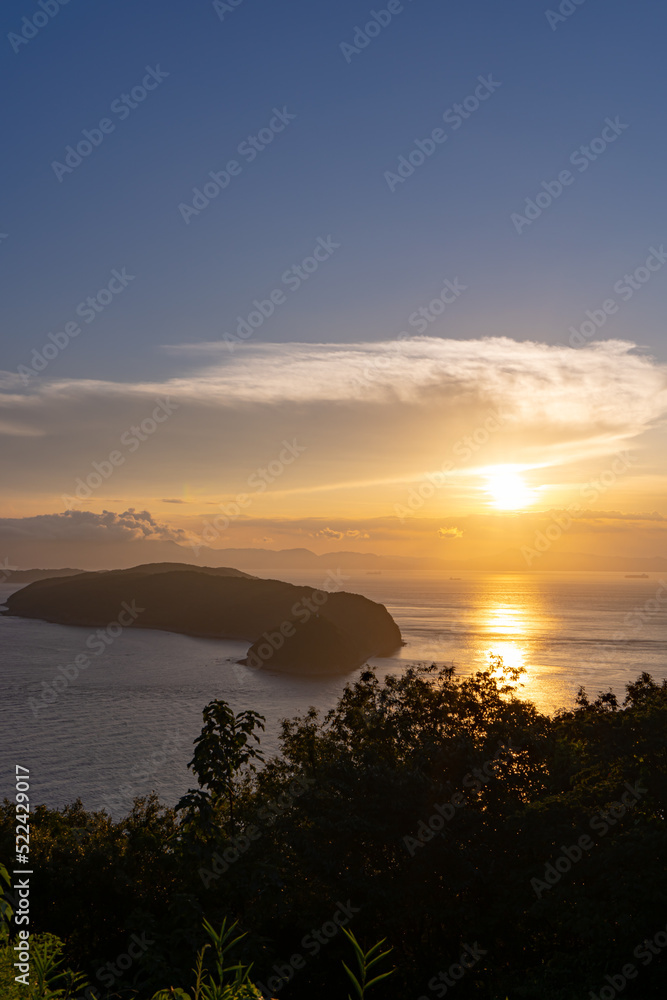 加太から見る淡路島に沈む夕日	