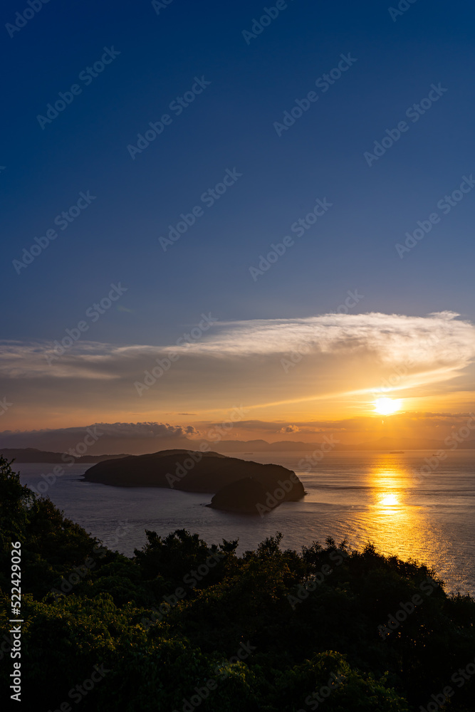 加太から見る淡路島に沈む夕日	