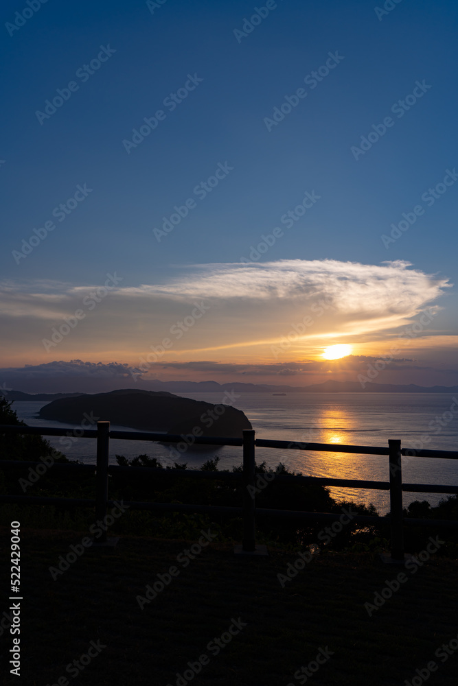 加太から見る淡路島に沈む夕日	