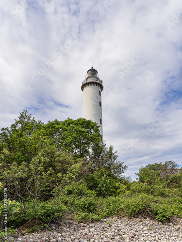 Der Leuchtturm Långe Erik an der Ostseeküste auf der Insel Öland in Schweden