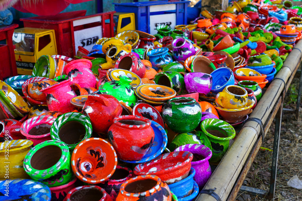 Mini kitchen utensils pottery toys made from clay that are painted in colorful colors so that they attract the attention of children buyers.