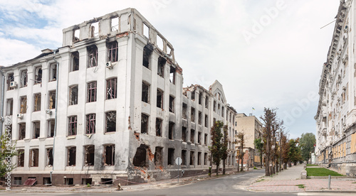 Vászonkép Destroyed houses on the streets of Kharkiv. War in Ukraine