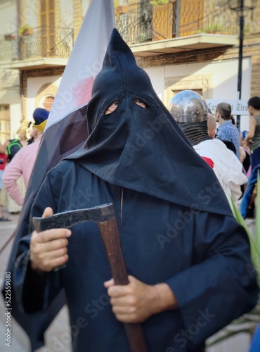 Fotografía man in medieval executioner costume