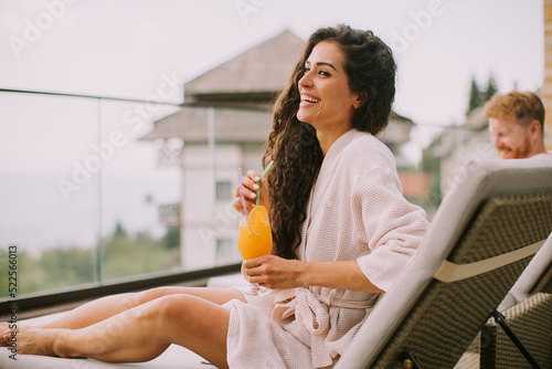 Young couple relaxing on be...