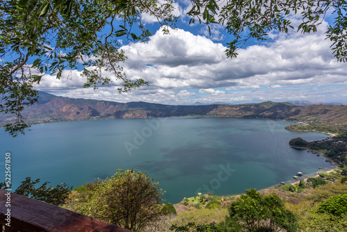 El lago Coatepeque es un lago de origen volcánico, situado a 18 km al sur de la ciudad de Santa Ana en el municipio de El Congo en san salvador photo