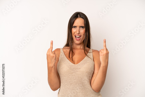 Foto hispanic pretty woman feeling provocative, aggressive and obscene, flipping the