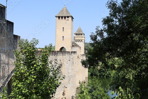 Le pont Valentre sur la rivière Lot, construit au 14eme siècle, ville de Cahors, département du Lot, France