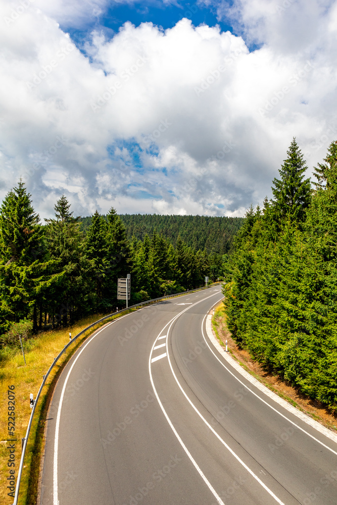 Fototapeta premium Sommerliche Entdeckungstour durch den Thüringer Wald bei Brotterode - Thüringen