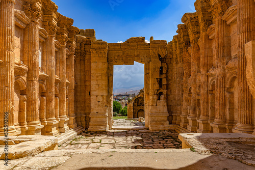 Obraz na płótnie Lebanon. Baalbek (UNESCO World Heritage Site), ancient Heliopolis in Greek and Roman period. The Temple of Bacchus - inside (view from cella) w salonie