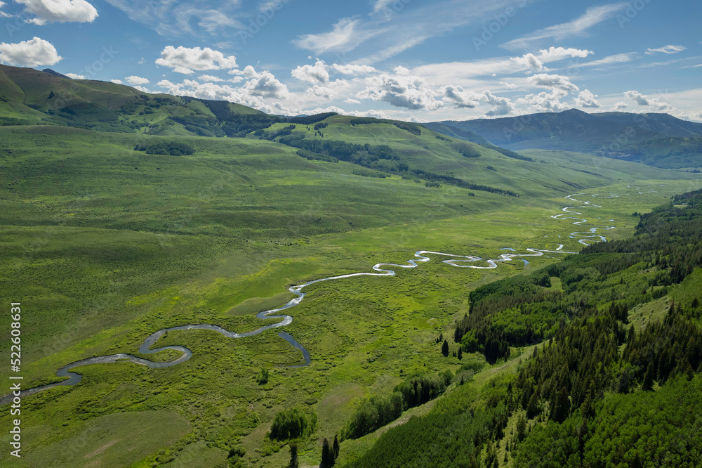 Obraz premium The East River Meanders