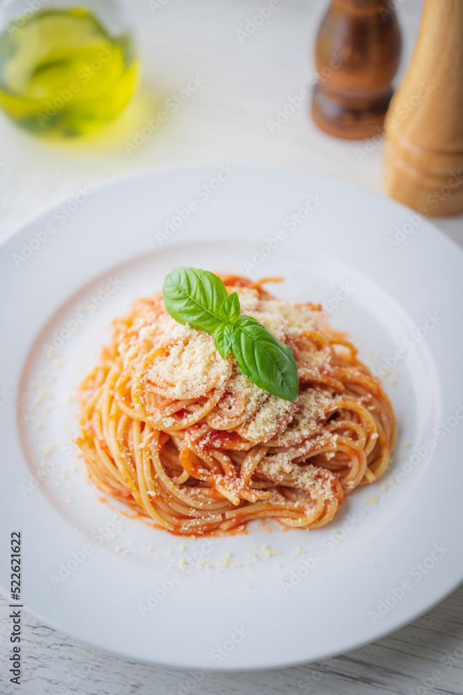 spaghetti pomodoro, tomato sauce spaghetti