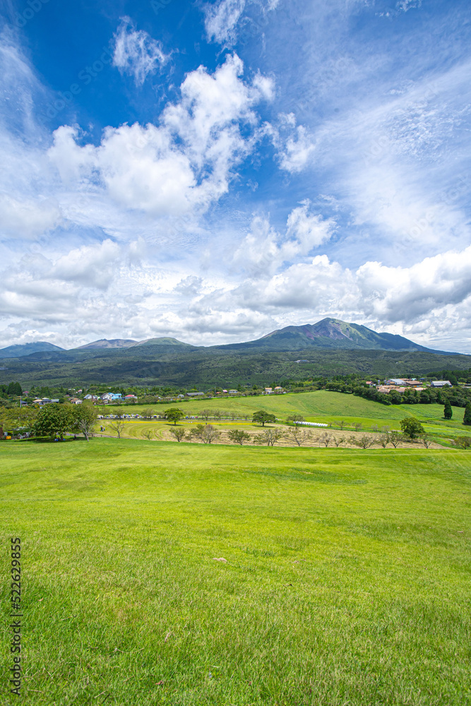 高千穂峰と牧場 高千穂峰と牧場