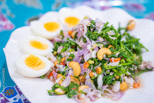 Obraz na płótnie Spicy salad of Paco fern with eggs
