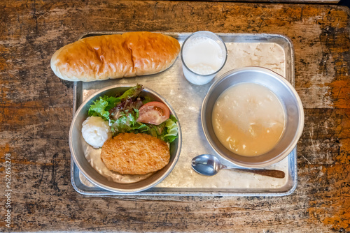 おいしい給食　Japanese elementary school lunch