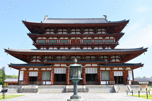 奈良市の世界文化遺産薬師寺の金堂が壮観 © 欣也 原