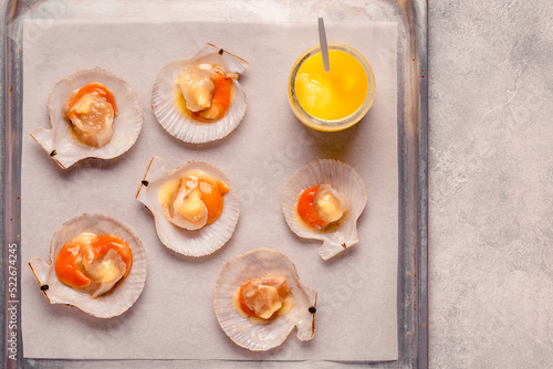 Raw scallops with melted butter