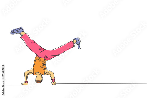 Single continuous line drawing of young energetic hip-hop dancer man practice head stand break dancing in street. Urban generation lifestyle concept. Trendy one line draw design vector illustration