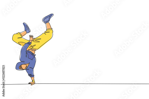 One continuous line drawing young sporty break dancer man with hoodie show hip hop dance style in the street. Urban lifestyle sport concept. Dynamic single line draw design vector graphic illustration